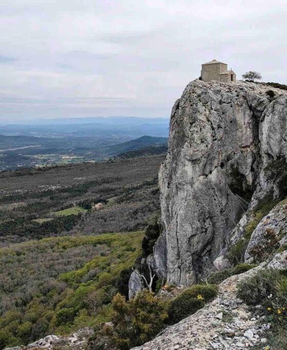 Вилла Tiny Liloumaca Coeur Ste Baume Plan d'Aups Экстерьер фото